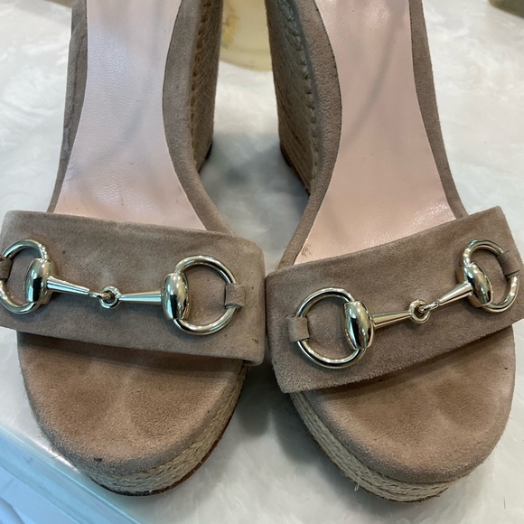 Gucci Open Toe Wedge Sandal, Beige Suede, 4.5 Inch Heel Height, Sz 38.5 / Sz 8.5 - Picture 2 of 12